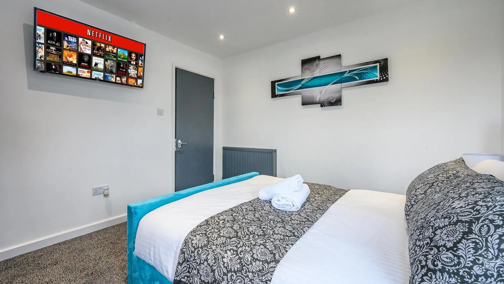 Pensionat -Rc83- For Your Relaxed,Cosy Stay,Free Parking Leeds