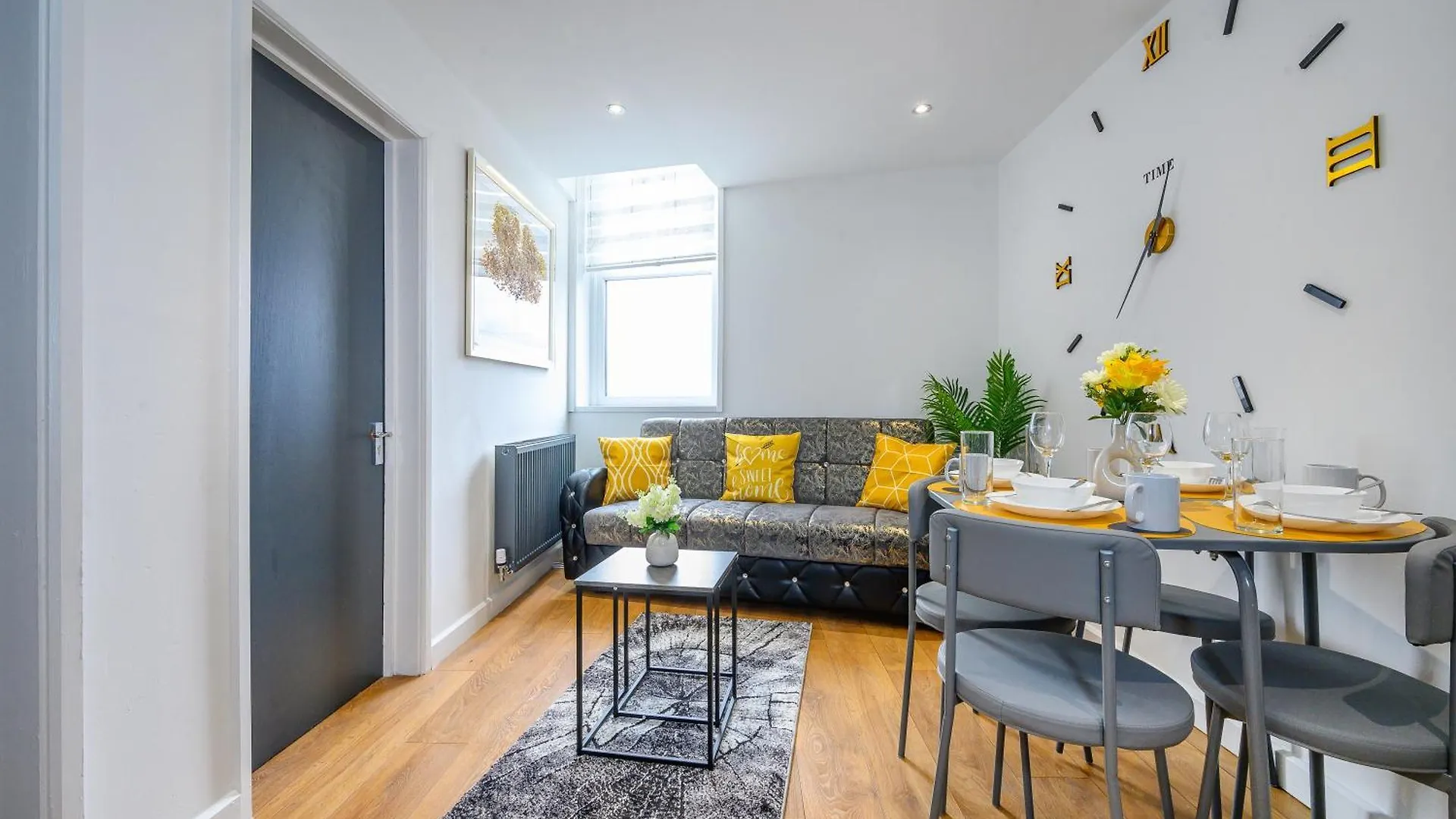 Pensionat -Rc83- For Your Relaxed,Cosy Stay,Free Parking Leeds